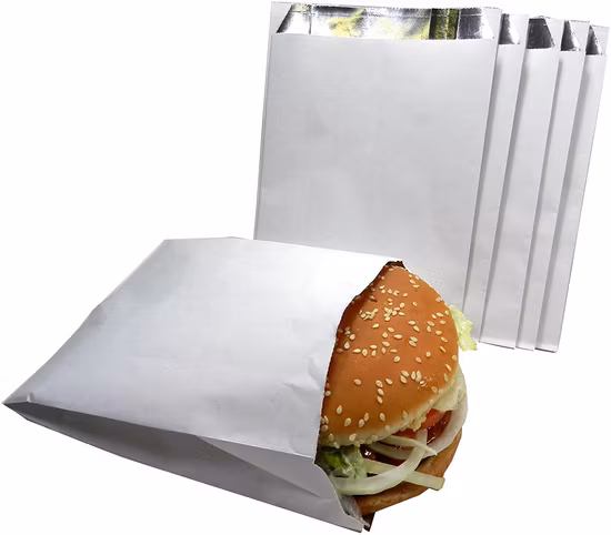 Hambúrguer encerado em um saco de pizza forrado com folha de papel gorduroso